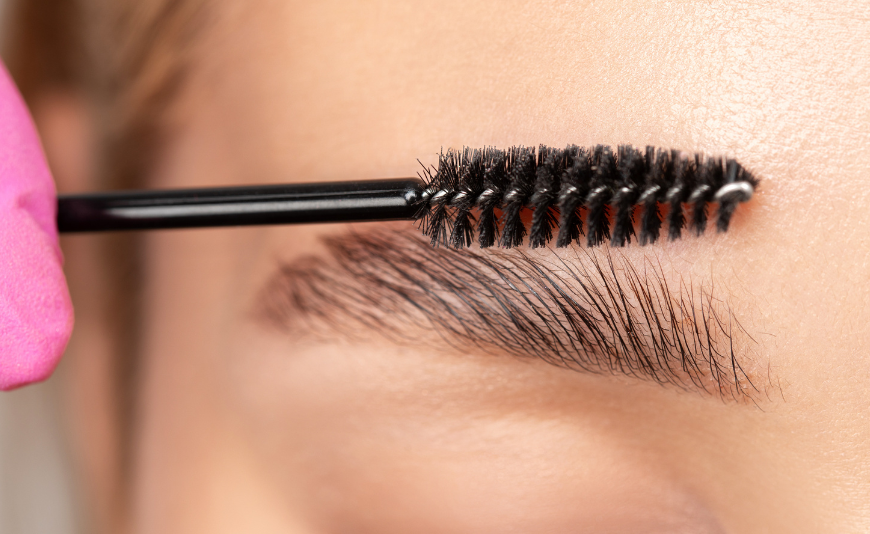Desideri Sopracciglia Perfette? Ecco la guida ai prodotti essenziali per il trucco delle sopracciglia