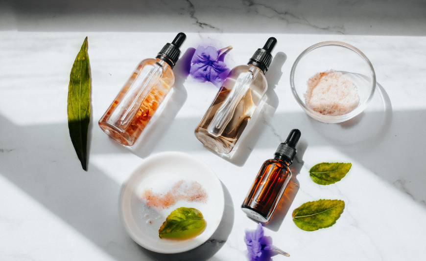 Oli essenziali naturali: proprietà, utilizzo e dove comprarli