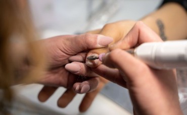 Come togliere lo smalto semipermanente senza rovinare le unghie 