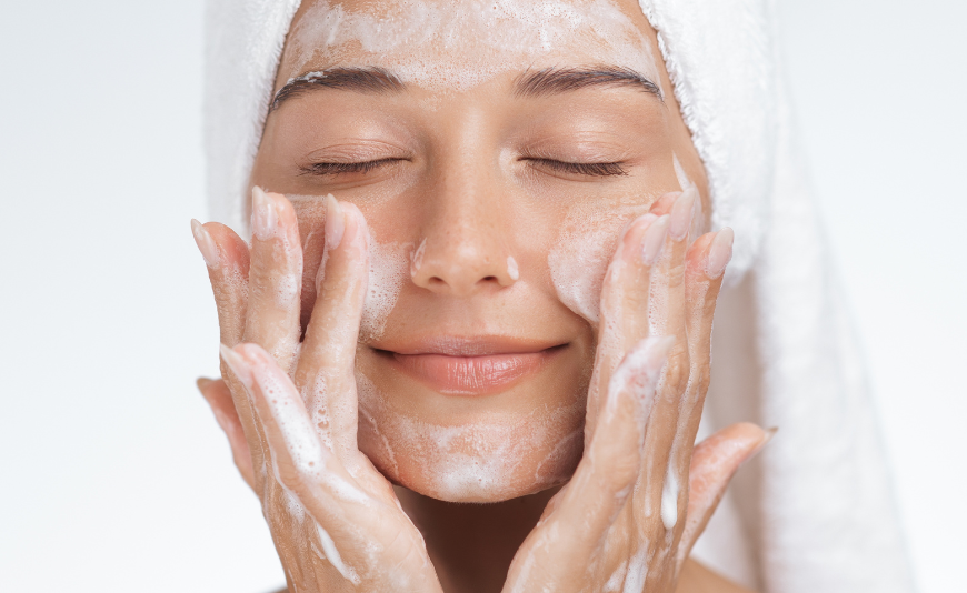 Skincare routine viso per pelle grassa: gli steps importanti